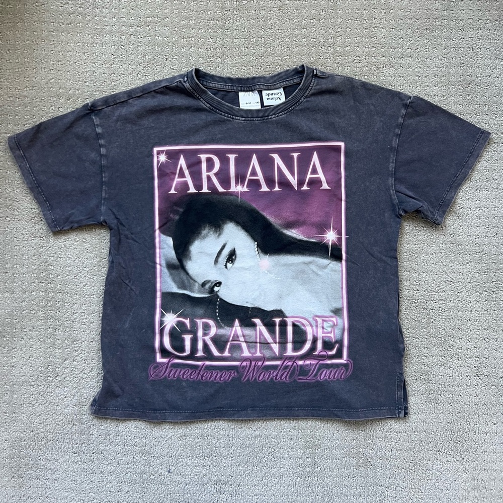 Girl’s Ariana Grande Graphic Tee - Charcoal color with Pink Print size 9/10